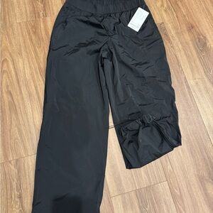 New Athleta track pants parachute light waterproof black 28” inseam M petite